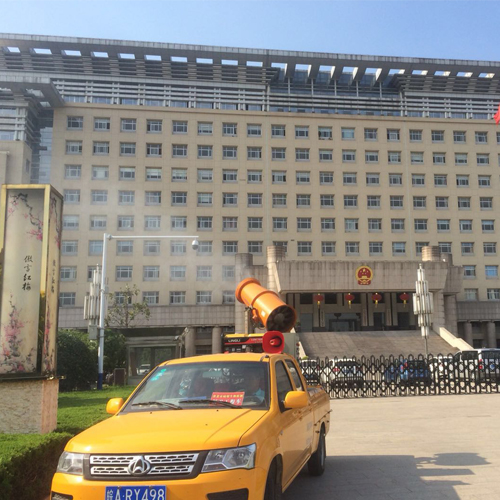 农贸市场内进行环境消杀的作业场景